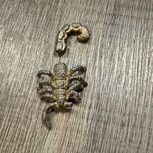 Scorpion Gold Color Figurine - Dungeons and Dragons